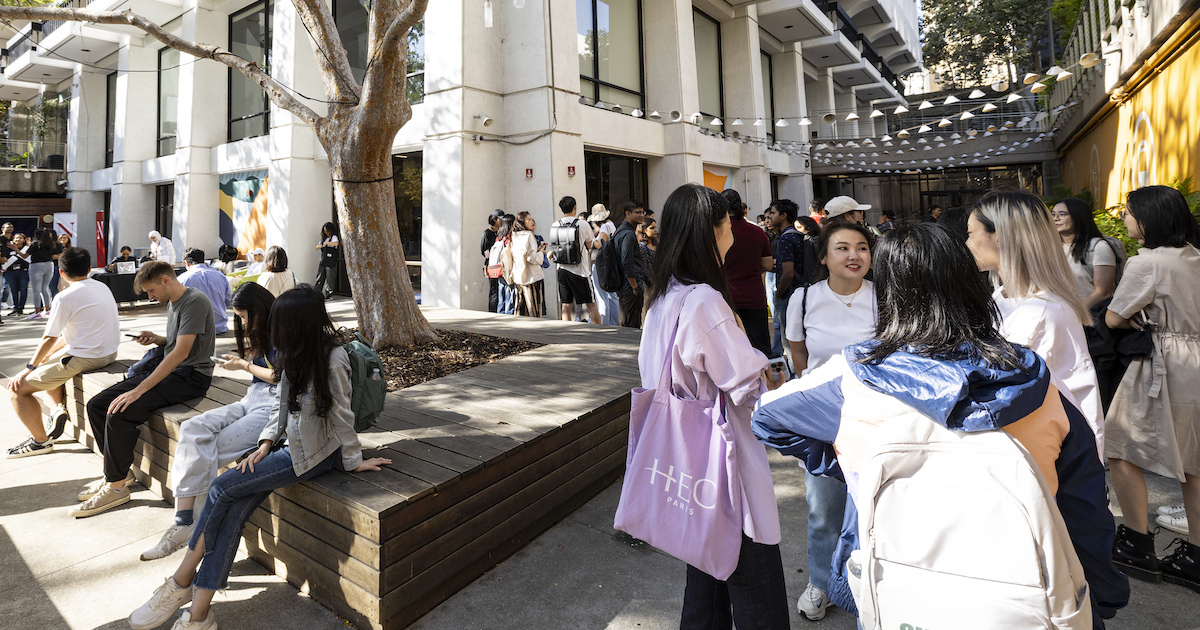 Incoming students welcomed at Silicon Valley campus